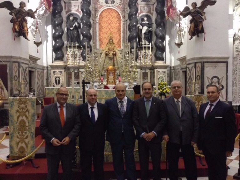 La Unión de Hermandades asiste a la toma de posesión del presidente de Cádiz