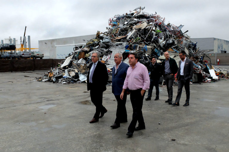 Francisco Camas visita la empresa Pieza Market en el Polígono El Portal