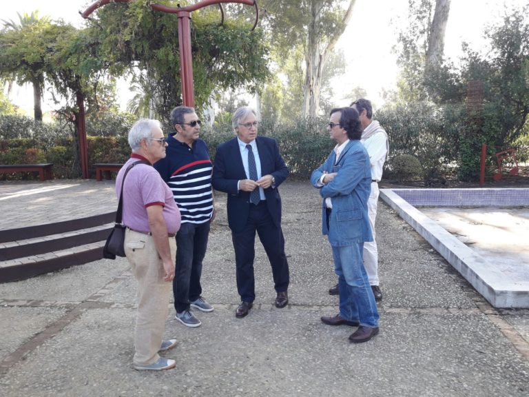 Camas conoce las actividades de la AVV Palos Blancos  en el Jardín Escénico
