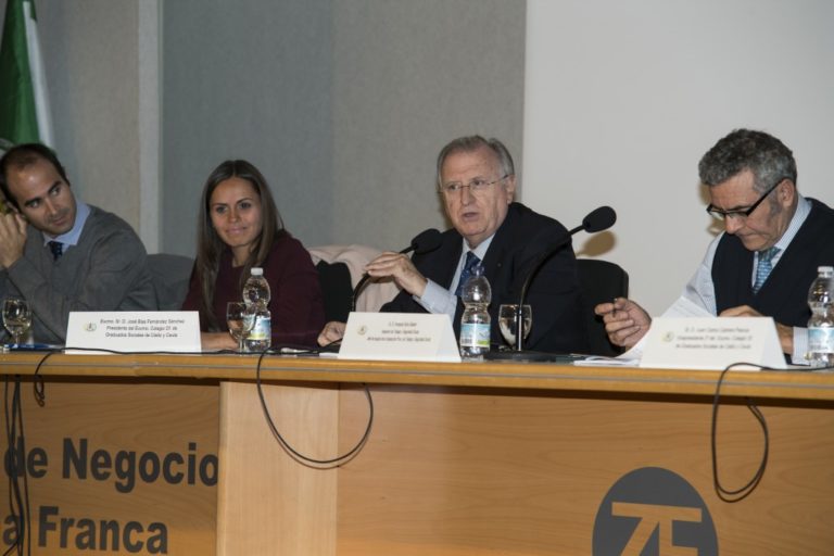 140 profesionales se informan de las novedades de la reciente Ley de Autónomos