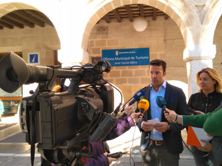 Carlos Pérez: “Jerez no puede tener una oficina de turismo cerrada en plena campaña navideña”