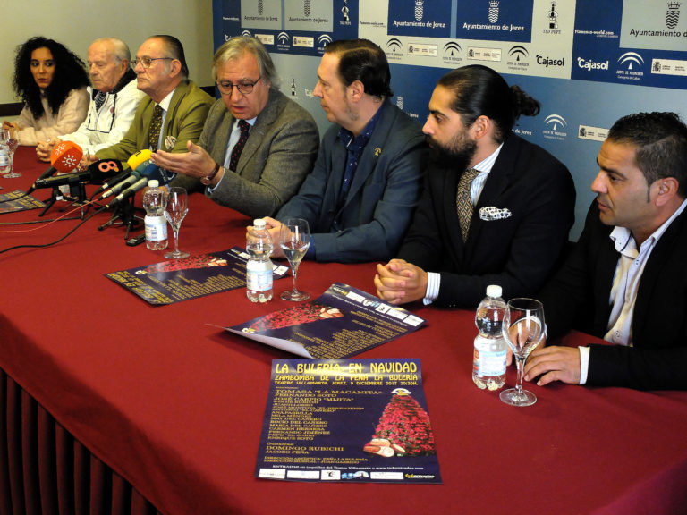 Macanita, Fernando Soto y José Carpio ‘Mijita’ en la zambomba de La Bulería en el Villamarta