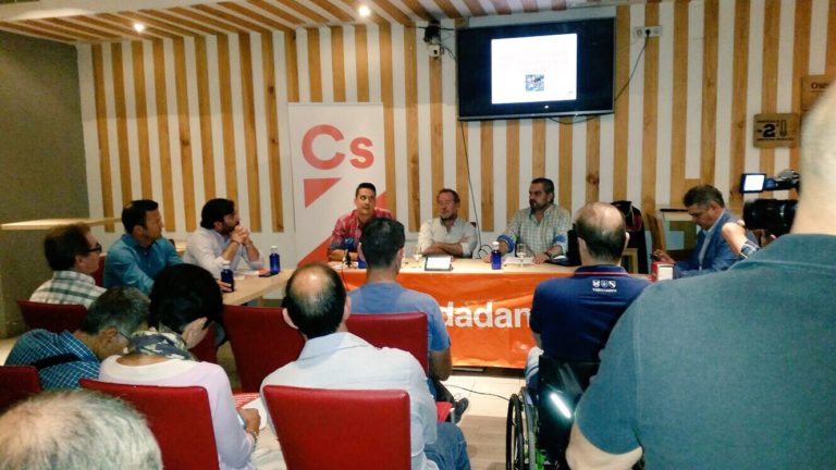 Cs Jerez celebra el primer Café Ciudadano sobre entidades deportivas
