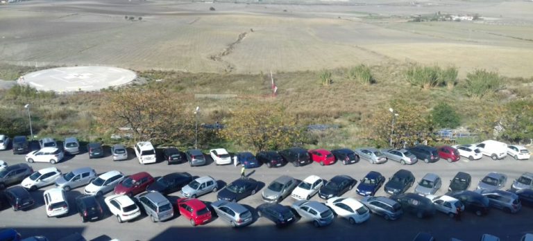IU propone habilitar 300 nuevas plazas de aparcamiento en el Hospital