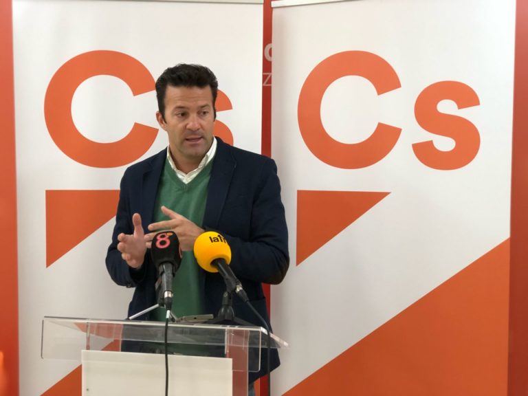 Carlos Pérez: “Las políticas de Mamen Sánchez afectan a la creación de empleo”