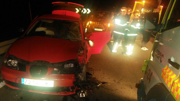 Accidente en la carretera de Arcos con dos personas heridas