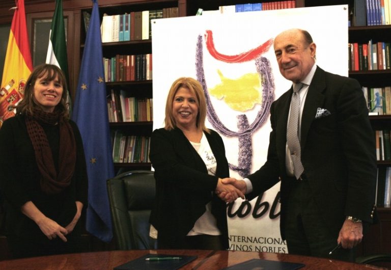 Ayuntamiento y Consejo Regulador firman el convenio para Vinoble 2018, los días 3, 4 y 5 de junio