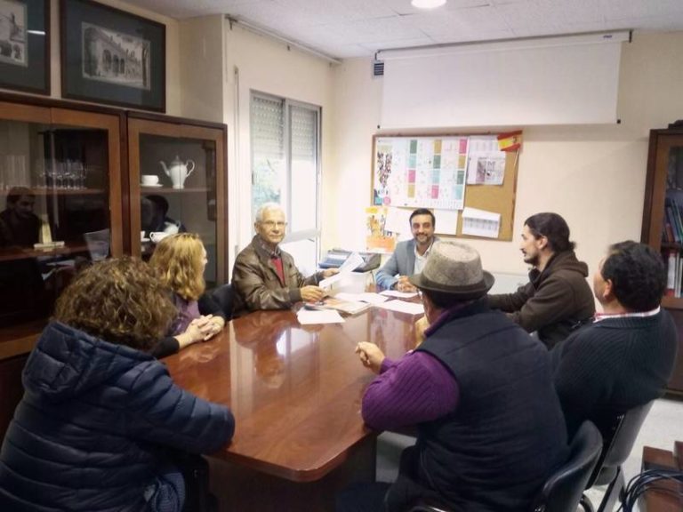 Reunión con vecinos de Picadueñas sobre la próxima adjudicación de las zonas de aparcamiento