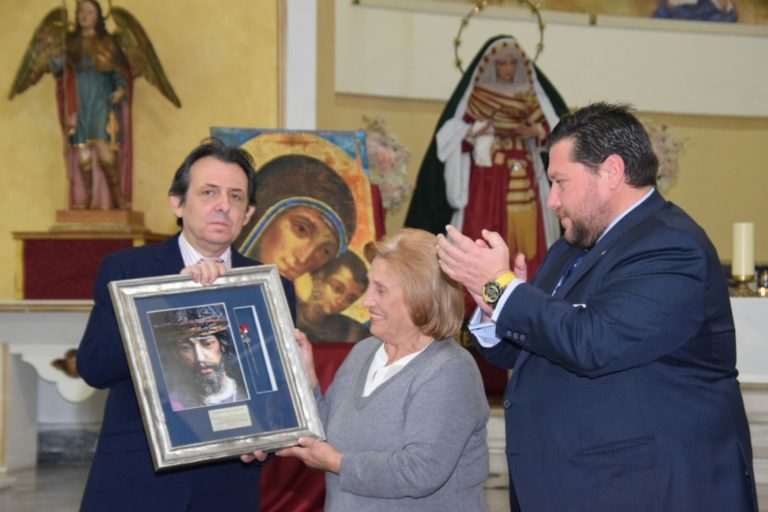 La Hermandad del Consuelo  entrega su Rosa de Plata