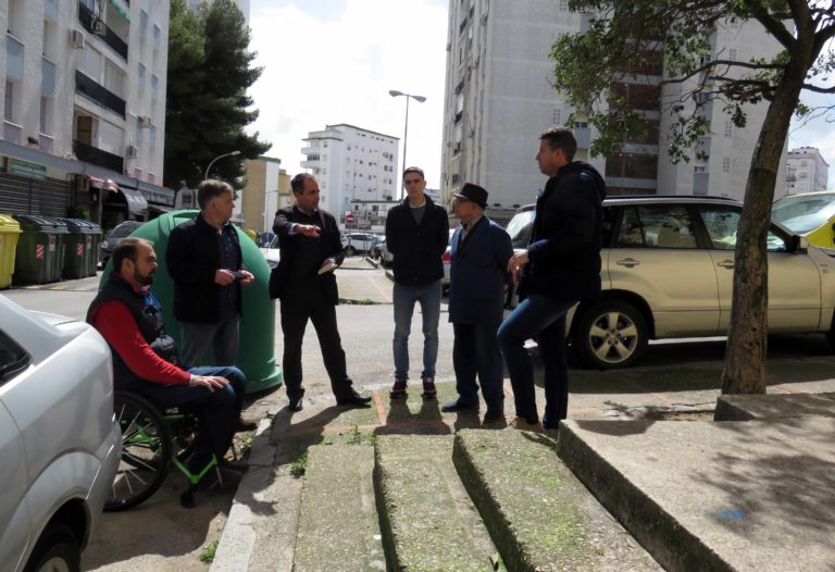 Saldaña propone soluciones accesibles para la calle Moscatel