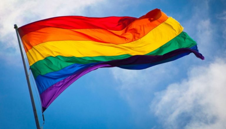 El PSOE condena el «deleznable acto de LGTBIFOBIA» sufrido por Víctor.