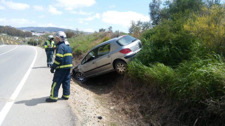 BOMBEROS DE OLVERA  INTERVIENEN EN UN ACCIDENTE DE TRÁFICO EN LA A-384