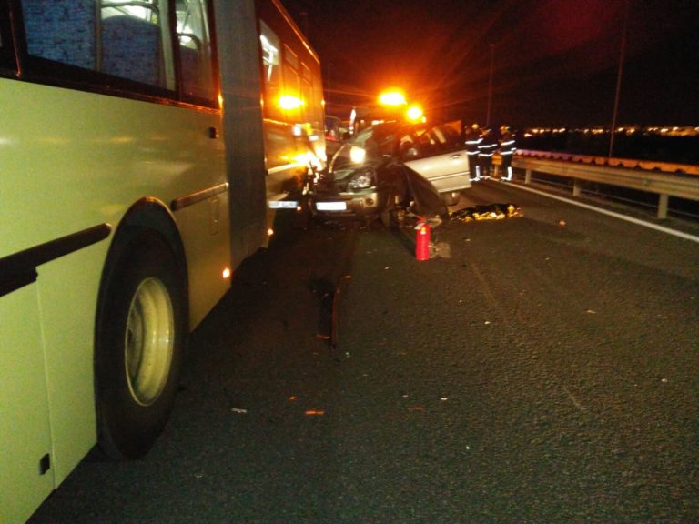 BOMBEROS DE SAN FERNANDO INTERVIENEN EN UN ACCIDENTE CON VICTIMA MORTAL EN CA- 33 SENTIDO CÁDIZ.