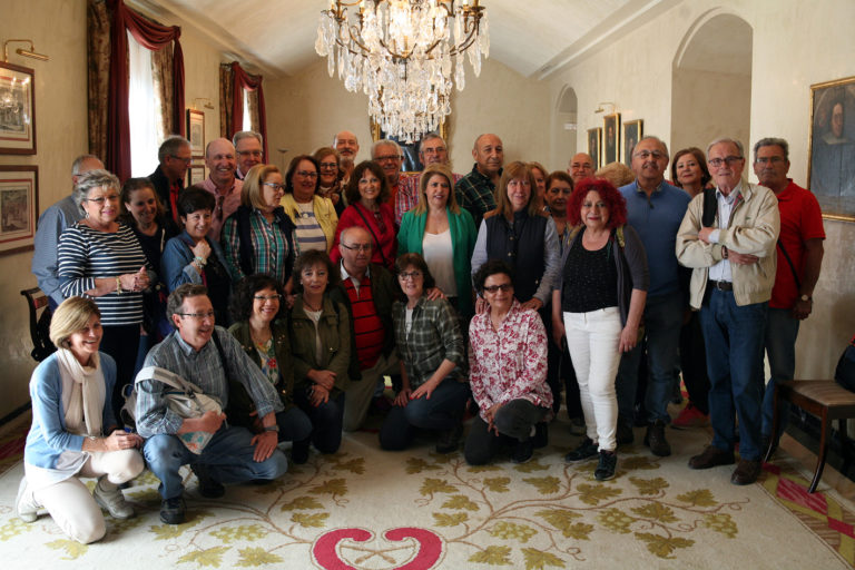 La alcaldesa felicita al alumnado del Aula de Mayores de la UCA que se gradúa en pocos días