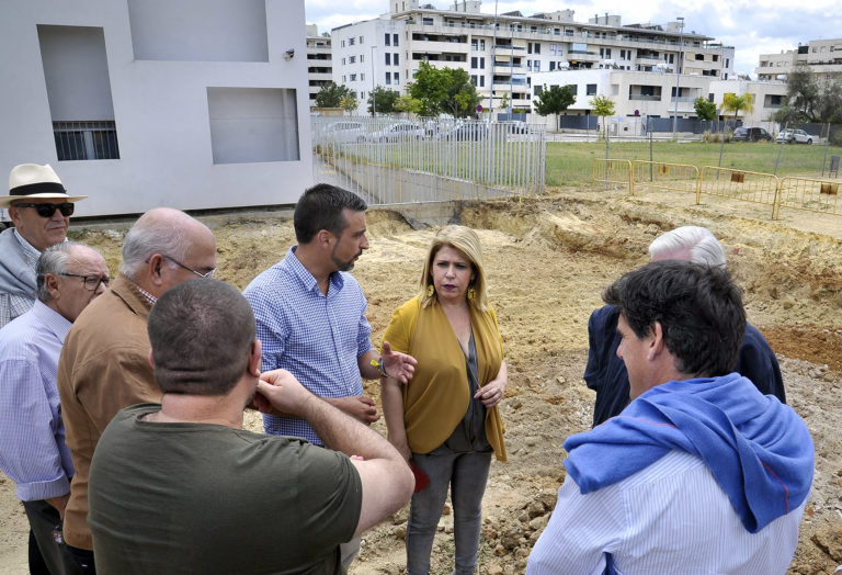 El Gobierno inicia las obras de los nuevos aparcamientos junto al Centro de Salud de La Milagrosa
