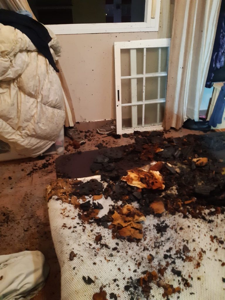 Incendio de vivienda en la Urbanización Las Palmeras, sin daños personales