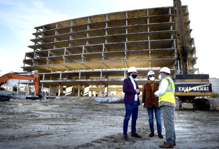 Comienzan los trabajos de demolición del edificio en estructura del fallido Palacio de Congresos