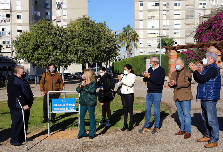 Jerez arropa a José Manuel Trillo en la inauguración de la plaza que lleva su nombre