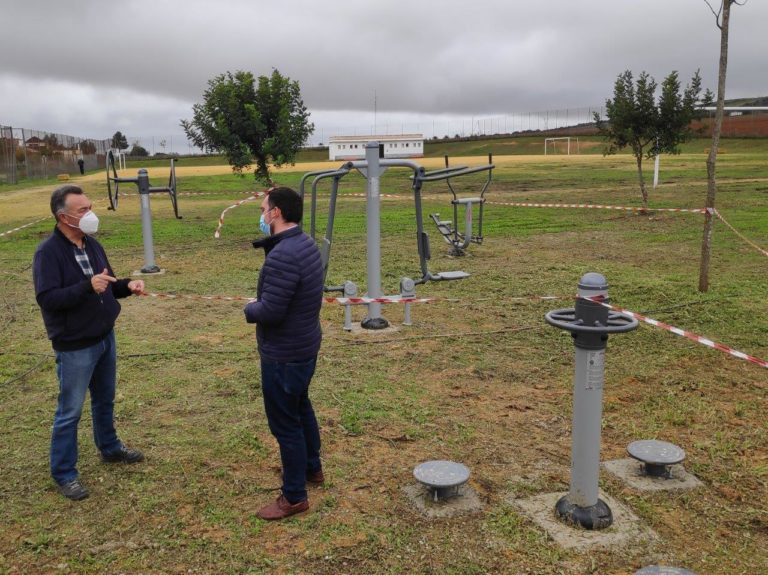 El Ayuntamiento instala el tercer parque biosaludable en Gibalbín