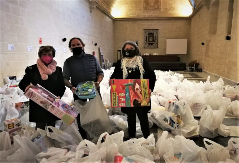 Collado destaca la solidaridad de Jerez en la campaña a favor de los Reyes Magos