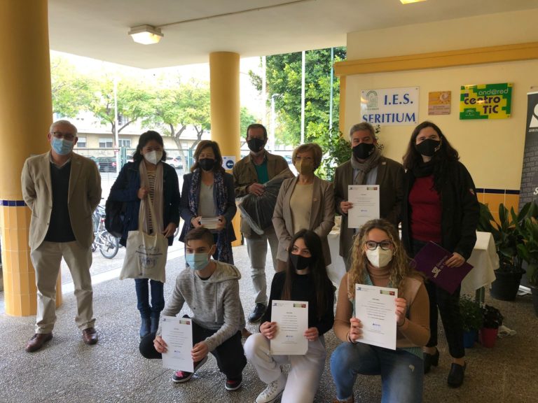 Entrega de los premios ‘DiVersos para amar’ de la Diputación en el IES Seritium