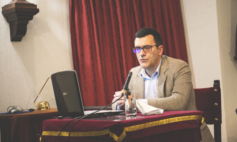 Miguel Ángel Borrego profundiza en la Asṭah andalusí en la Academia S. Dionisio