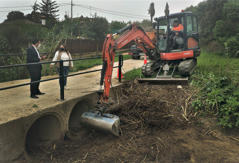 El Ayuntamiento recupera un puente cegado en el arroyo de La Guareña