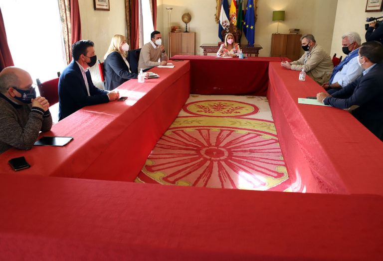 El Ayuntamiento mediará para favorecer el diálogo entre el Ministerio y el sector agrario de Jerez