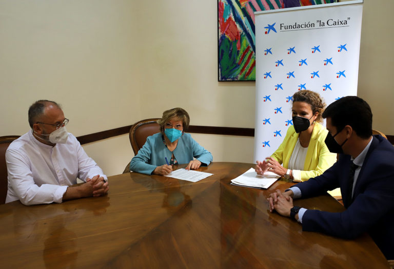 La Fundación “la Caixa” y el Ayuntamiento renuevan su alianza para trabajar para la superación de la pobreza infantil