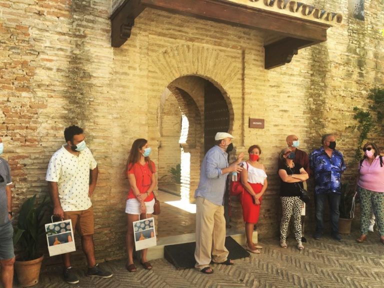 Las visitas guiadas de ‘Paseos por la historia de Jerez’ parten con una excelente acogida