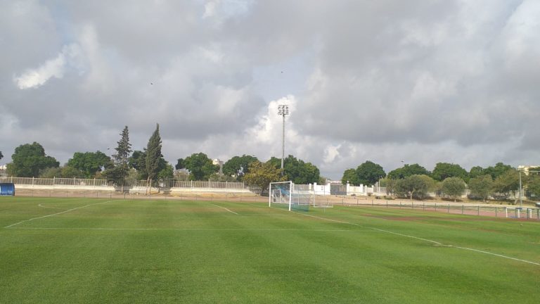 El Ayuntamiento  hará una renovación integral de la iluminación de las pistas de atletismo del anexo a Chapín
