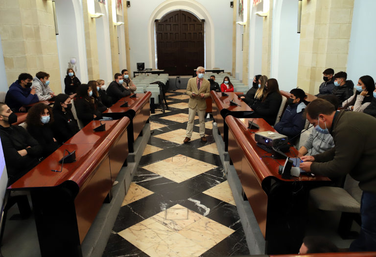 Los colegios San Juan Bosco y Sagrado Corazón y el IES Romero Vargas participan en la actividad ‘El Día de la Constitución’