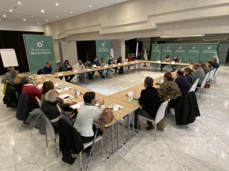 ‘Andaluces Levantaos’ pide a la Junta que se escuche a los docentes despedidos por un error administrativo