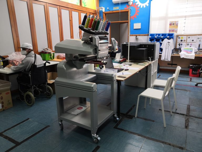 Fundación ADEY financia a Upacesur equipamiento para un taller prelaboral de serigrafía digital