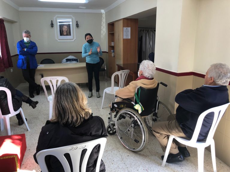 Ayuntamiento y Emuvijesa continúan asesorando a La Constancia sobre el proceso de entrega de solicitudes para los próximos cinco bloques a rehabilitar