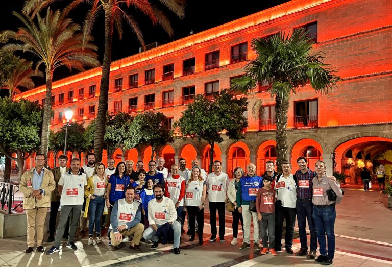 ROTARY ESCENIFICA EN JEREZ LA ACCIÓN MUNDIAL CONTRA LA POLIO ILUMINANDO DE ROJO EDIFICIOS MUNICIPALES