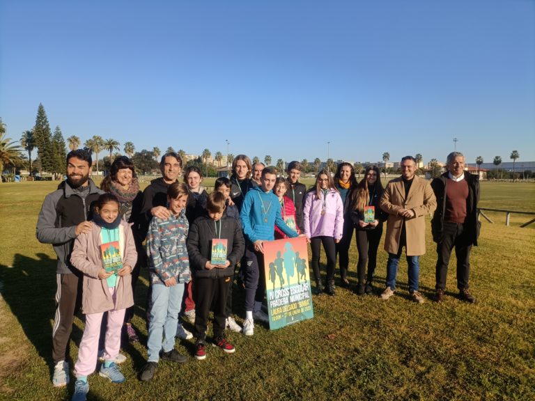 El Ayuntamiento entrega los trofeos del IV Cross Escolar que contó con la participación de 3.000 escolares en la Pradera de Chapín