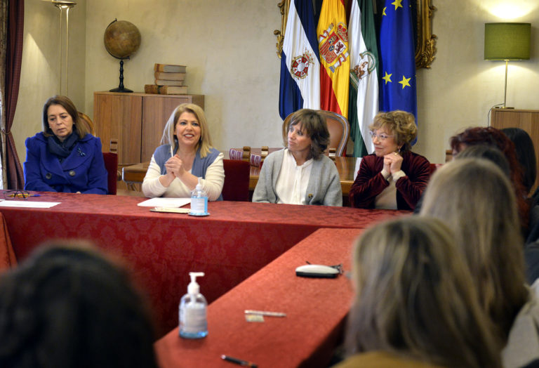 El Ayuntamiento refuerza sus servicios públicos con la incorporación de 21 funcionarios interinos para atender un programa social innovador