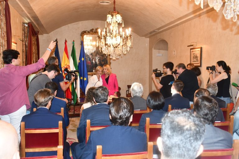 Almudena Martínez pone el foco de la Diputación en las zonas rurales de la provincia en su primera visita a Jerez
