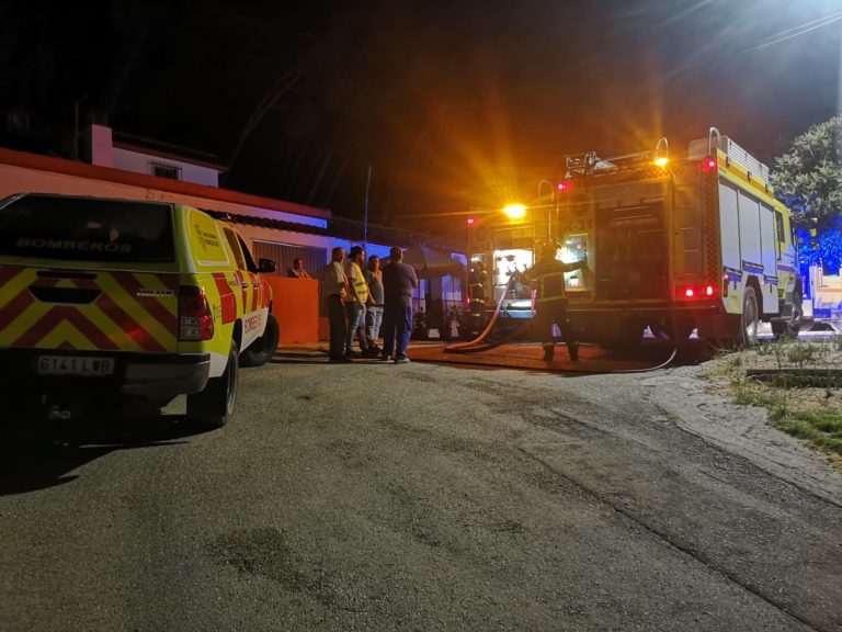BOMBEROS DE JEREZ Y SANLÚCAR INTERVIENEN EN UN INCENDIO DE PINAR EN TORRECERA BAJA.