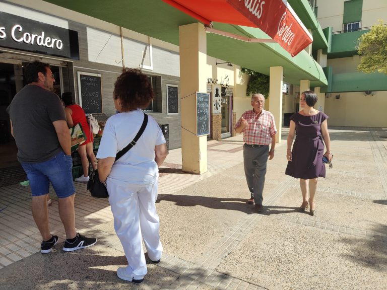 Nela García atiende las demandas de la Asociación de Comerciantes del Parque Atlántico