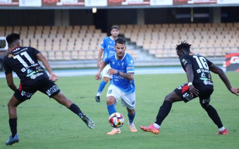 XEREZ DFC. Estreno sin goles en Chapín frente al Puente Genil  (0-0)