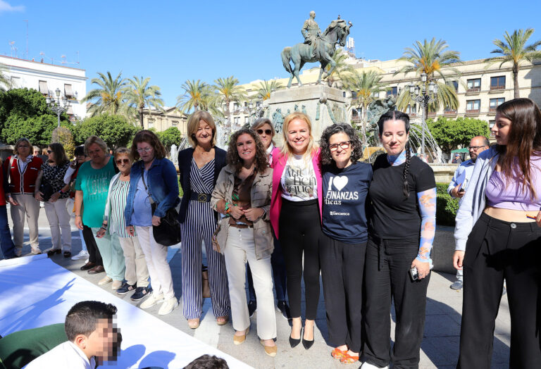 Jerez conmemora el Día Mundial de la Diversidad Cultural con una jornada de talleres y actividades en la Plaza del Arenal